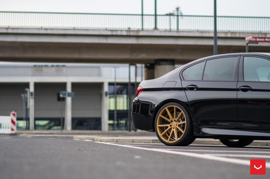 Детали экстерьера BMW M5 on Vossen Wheels (VFS1) 2017 года  (фото 21 из 29)